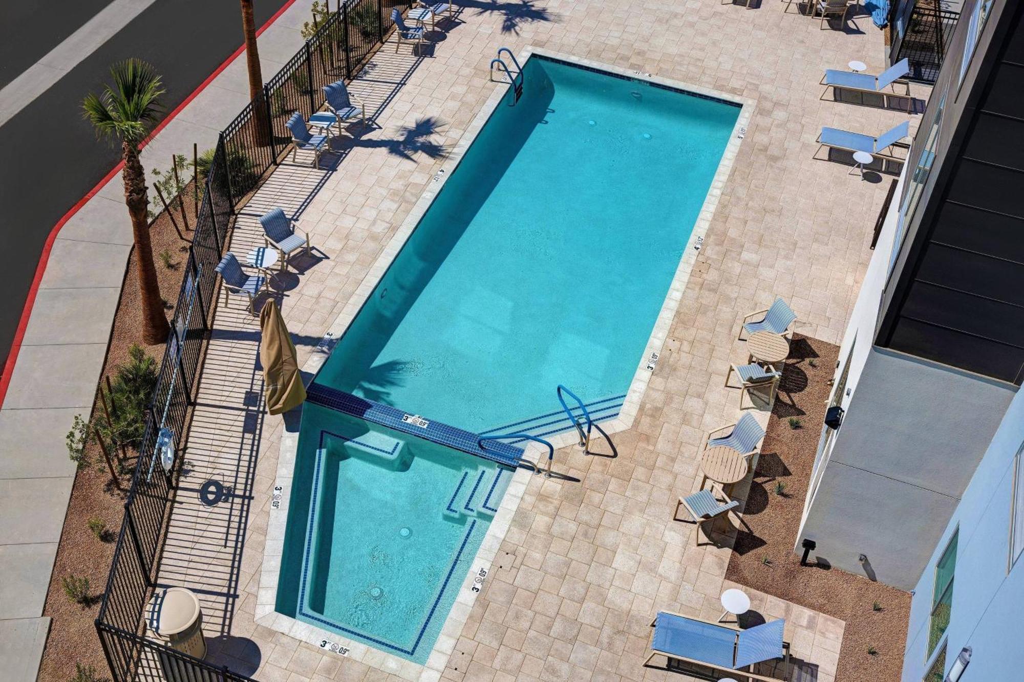 Towneplace Suites By Marriott Phoenix Glendale Sports & Entertainment District Extérieur photo