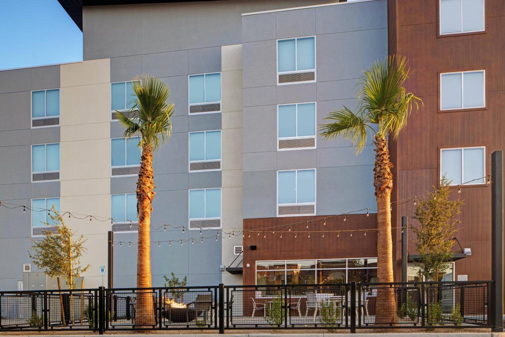 Towneplace Suites By Marriott Phoenix Glendale Sports & Entertainment District Extérieur photo